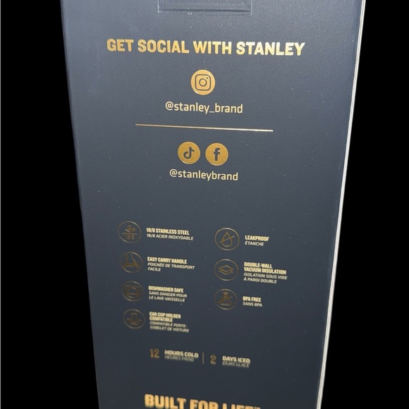 NIB Collectible Stanley 30 ounces flip straw with handle “Winterscape” design - Picture 3 of 11